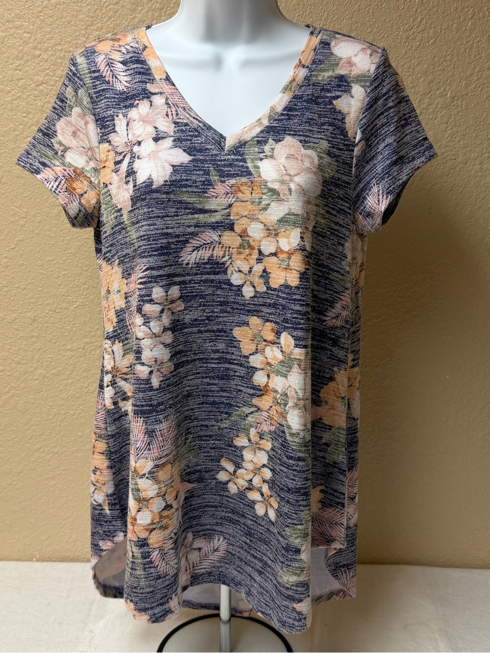 4/$20 Cupio Navy & Peach Floral V‑Neck Short Sleeve Top